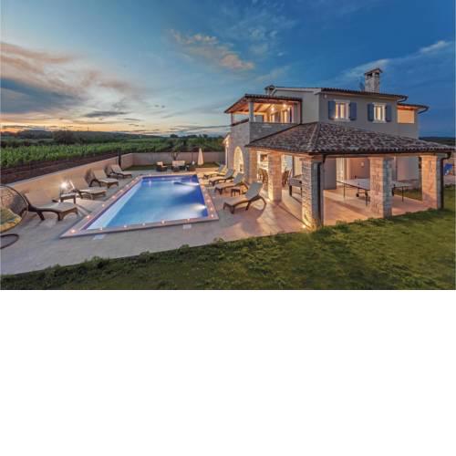 Four-Bedroom Holiday Home in Radeki Polje