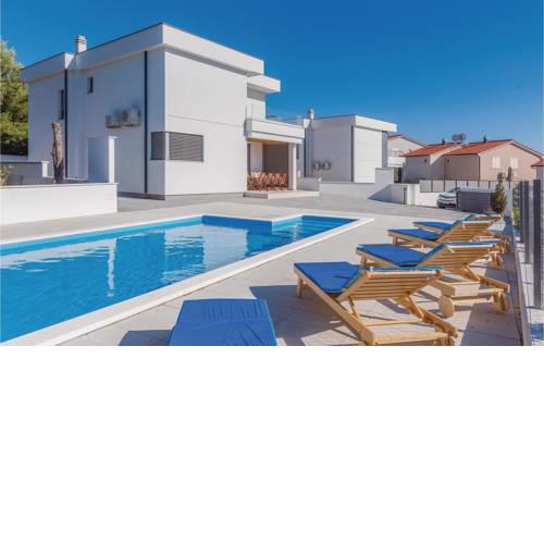 Four-Bedroom Holiday Home in Razanj