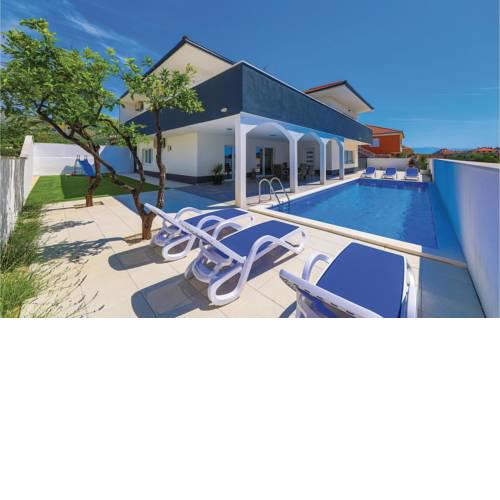 Four-Bedroom Holiday Home in Seget Donji