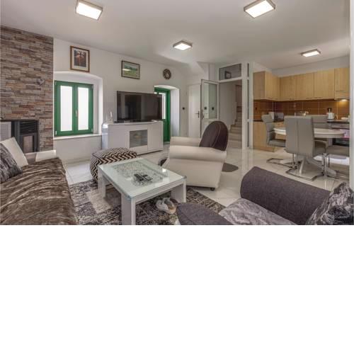 Four-Bedroom Holiday Home in Selce