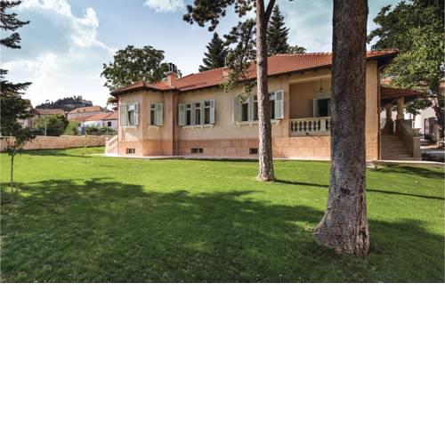 Four-Bedroom Holiday Home in Sinj