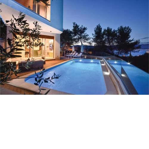 Four-Bedroom Holiday Home in Slatine