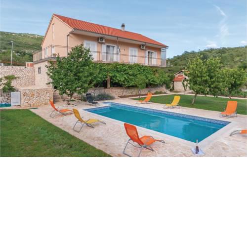 Four-Bedroom Holiday Home in Slivno