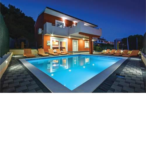 Four-Bedroom Holiday Home in Srinjine