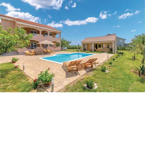 Four-Bedroom Holiday Home in Suhovare