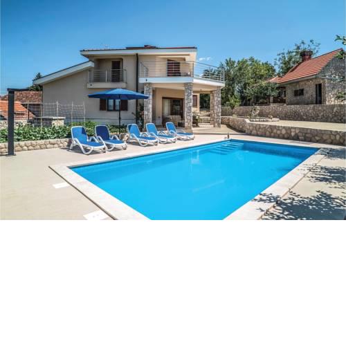 Four-Bedroom Holiday Home in Vinjani Gornji