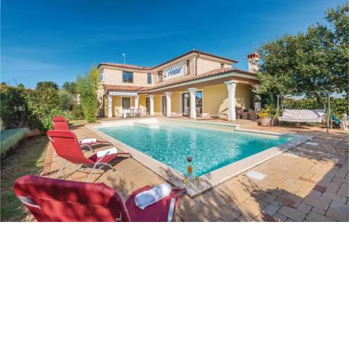 Four-Bedroom Holiday Home in Vodnjan