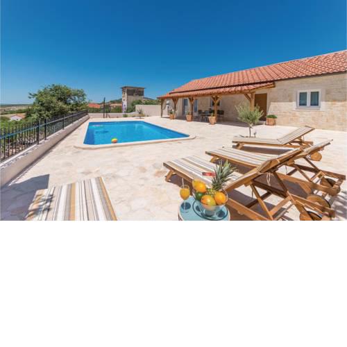 Four-Bedroom Holiday Home in Vrana