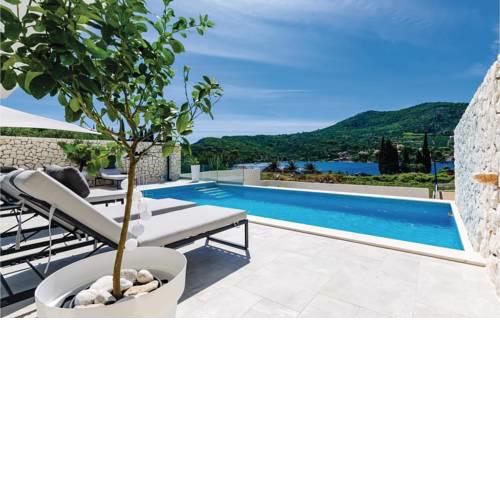 Four-Bedroom Holiday Home in ZAton Mali