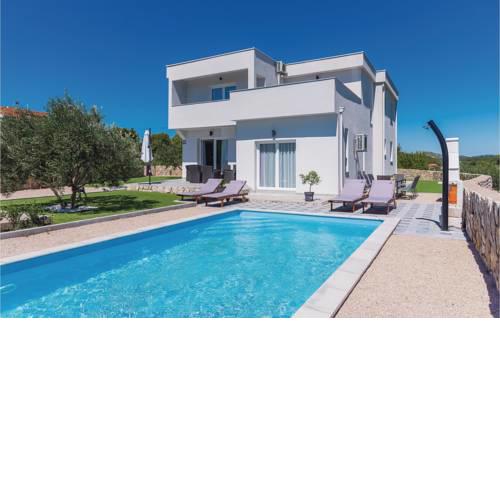 Four-Bedroom Holiday Home in Zaton