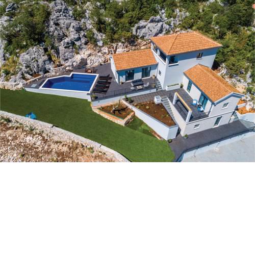 Four-Bedroom Holiday Home in Zaton