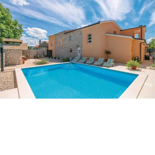 Four-Bedroom Holiday Home in Zmijavci