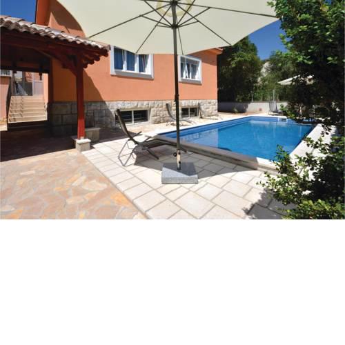 Four-Bedroom Holiday home Split with an Outdoor Swimming Pool 02