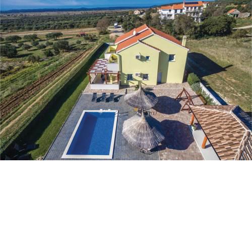 Four-Bedroom Holiday home with Lake View in Vrana