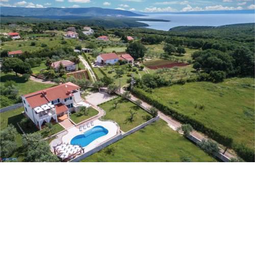 Four-Bedroom Holiday home with Sea View in Krnica