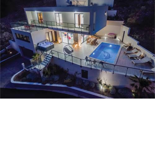 Four-Bedroom Holiday home with Sea View in Lokva Rogoznica