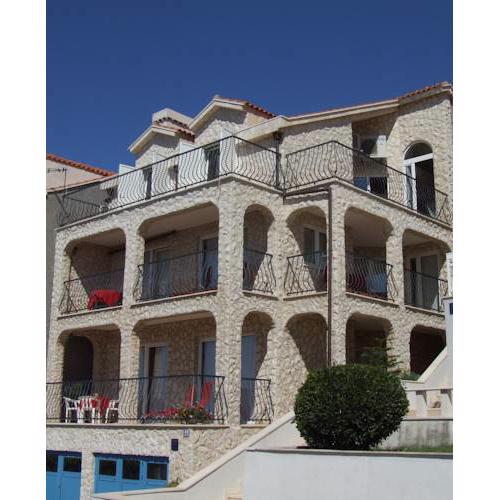 Fox Apartments