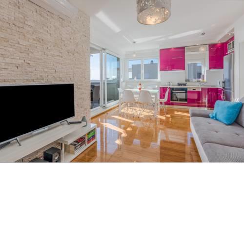 Fucshia dreams, brand new penthouse for 8