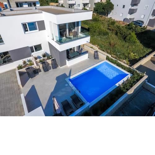 Funtastic Pool Villas