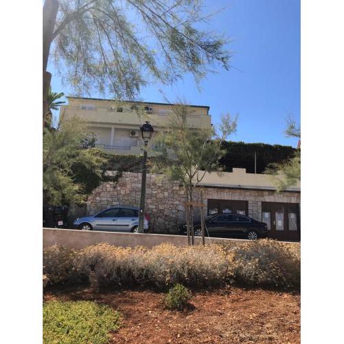 Gallery for two, near the beach and the center of Jelsa