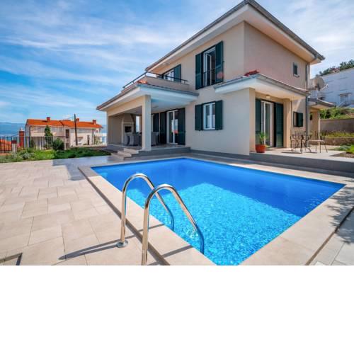 Garica Villa Sleeps 6 with Pool Air Con and WiFi