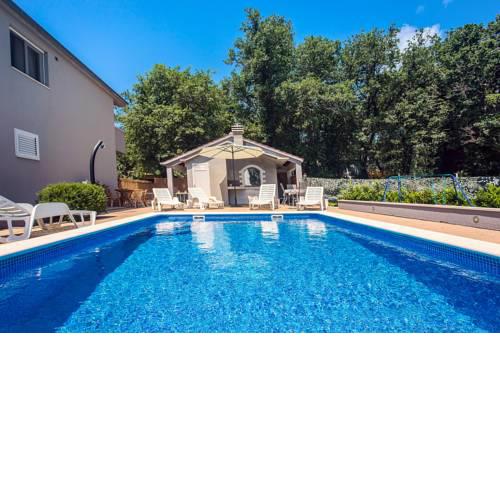 Gata Town House Sleeps 8 with Pool Air Con and WiFi