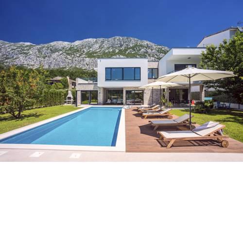 Gata Villa Sleeps 8 with Pool Air Con and WiFi