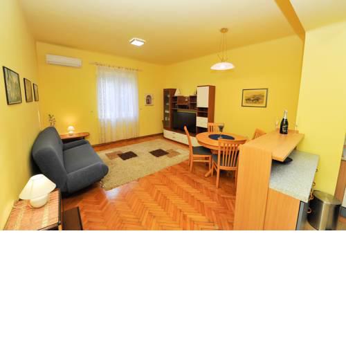 Golden Home Apartment