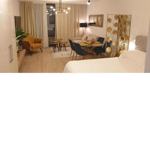 Golden Studio - private parking