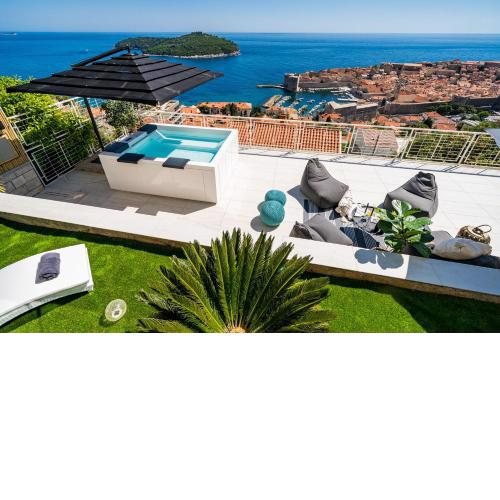 Gorgeous Ground Floor w/ Minipool & Patio