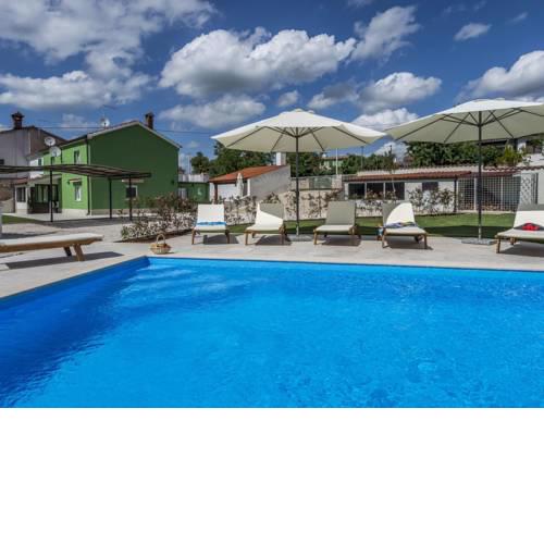Gorgeous Villa in Sveti Petar u sumi with Jacuzzi