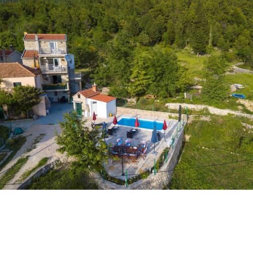 Gorgeous Villa in Tučepi with Private Swimming Pool