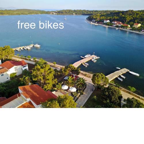 Gorgonia Suites in Verunic