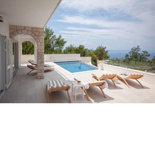 Gornji Tucepi Villa Sleeps 8 with Pool Air Con and WiFi