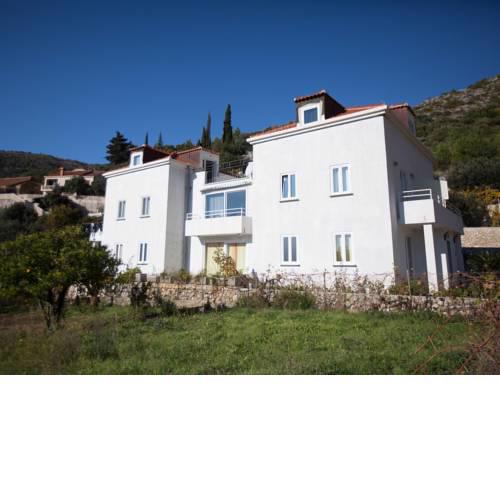 Quaint Villa in Dubrovnik Near Sea