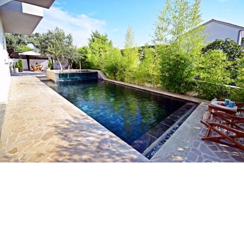 Ground floor apartment with a private pool
