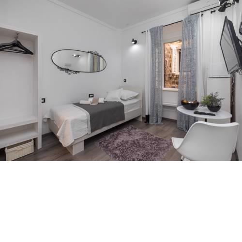 Guest House Tomasi One