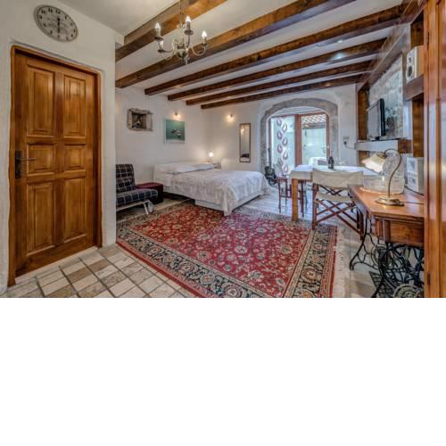 Guesthouse F
