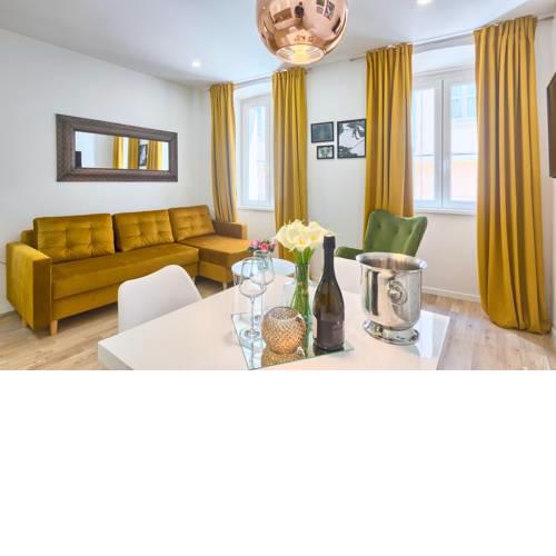 Hedone Luxury 3 Apartments with private parking
