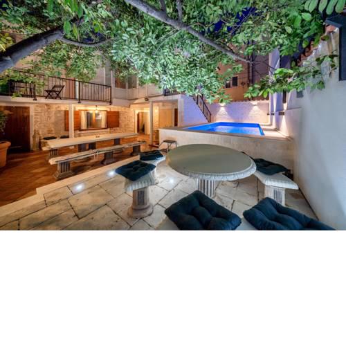 Heritage Residence in Center with pool