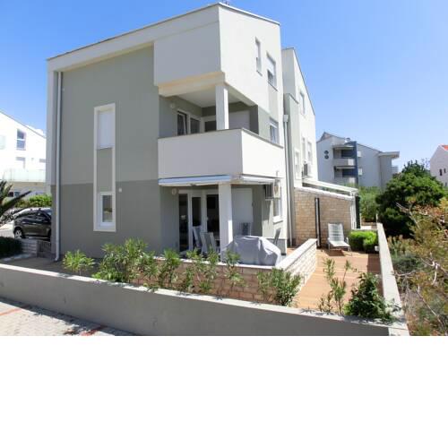 High Five Luxury House in Novalja