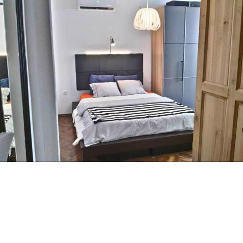 Historic City Center Apartment - 1 min from bus