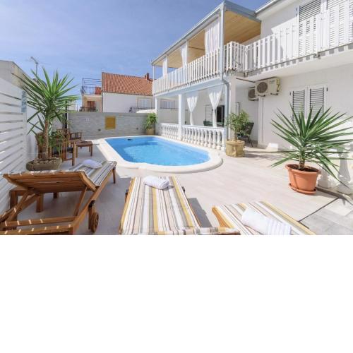 Holiday apartment in Okrug Gornji with terrace, air conditioning, WiFi, washing machine 5039-1