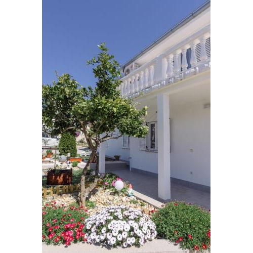 Holiday apartment in Okrug Gornji with terrace, air conditioning, WiFi, washing machine 5039-2