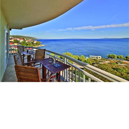 Holiday Apartment Okrug Gornji 01