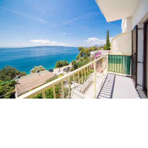 Holiday apartments near the beach Bratuš