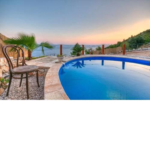 Holiday Getaway Caric