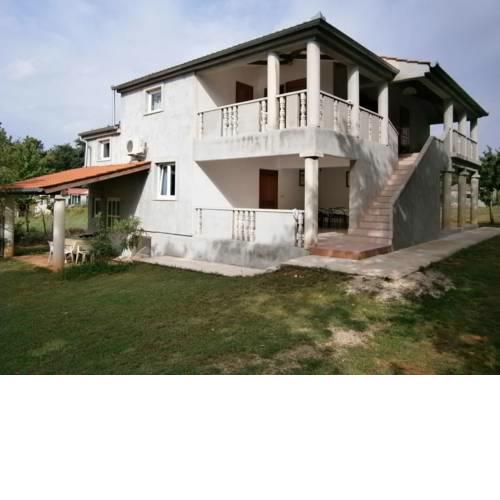 Cozy Holiday Home in Banjole with Swimming Pool