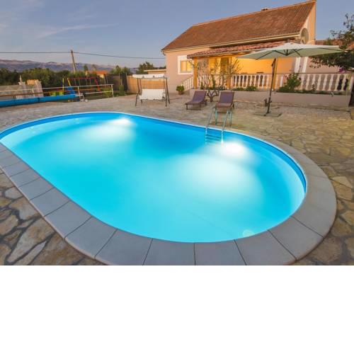 Beautiful Holiday Home in Islam Latinski with Swimming Pool