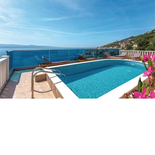 Holiday home Celina 30 with Outdoor Swimmingpool